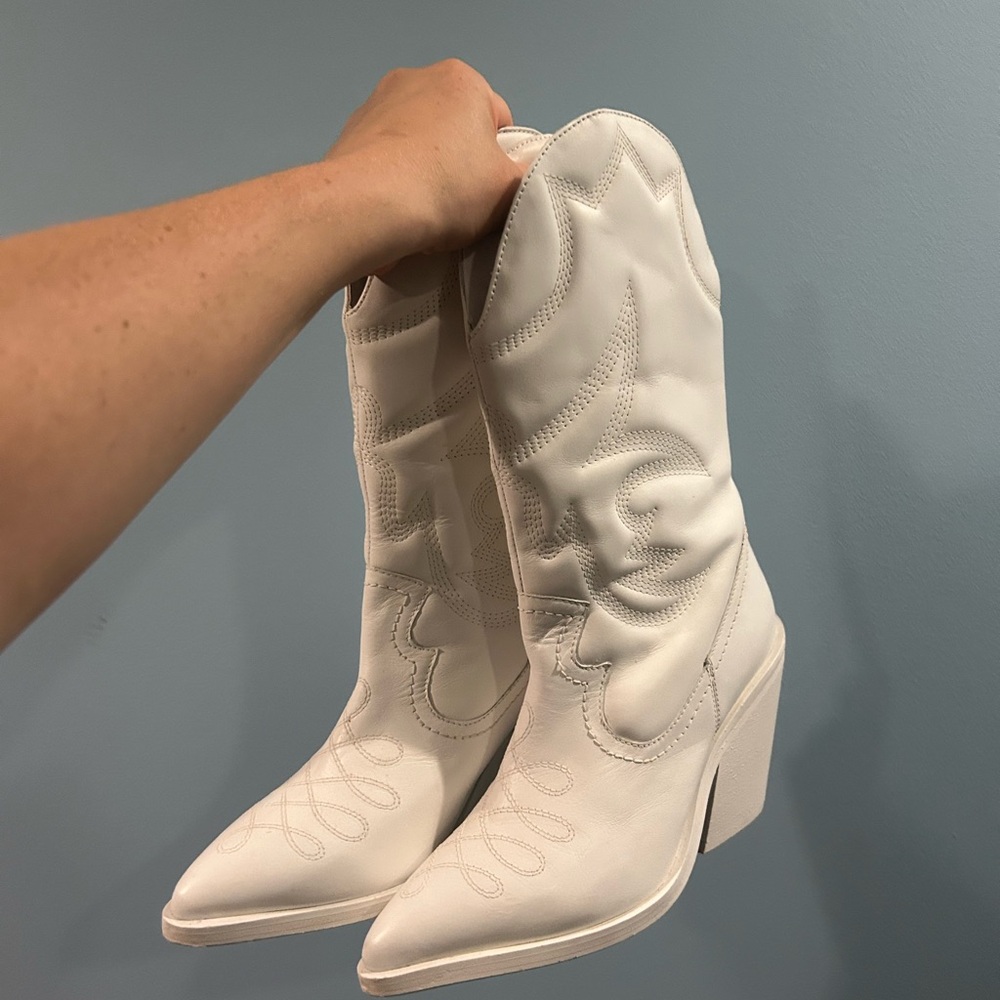 White Western-Style Women's Boots - Picture 2 of 5
